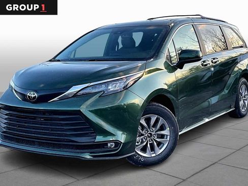 New 2026 Toyota Sienna XLE image 1