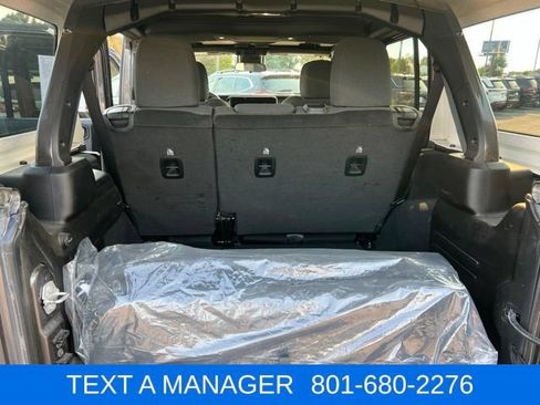 Used 2025 Jeep Wrangler Unlimited Rubicon w/ Convenience Group AWD/4WD image 36