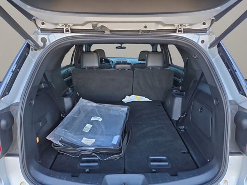 Used 2017 Ford Explorer XLT w/ Equipment Group 202A image 30