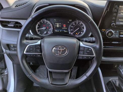 Certified 2022 Toyota Highlander XLE image 18