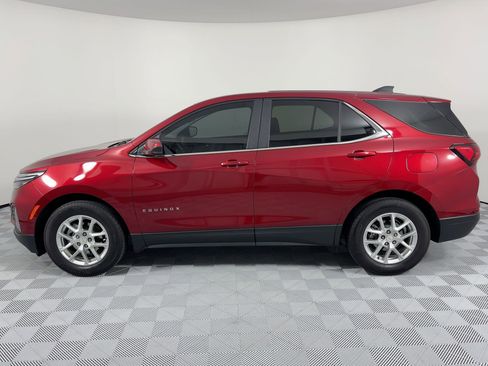 Used 2023 Chevrolet Equinox LT image 2