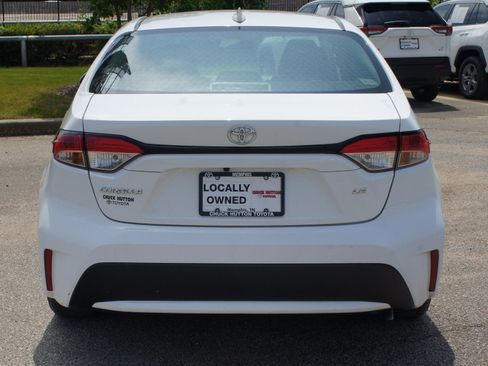 Used 2021 Toyota Corolla LE w/ Carpet Mat Package (TMS) FWD image 3
