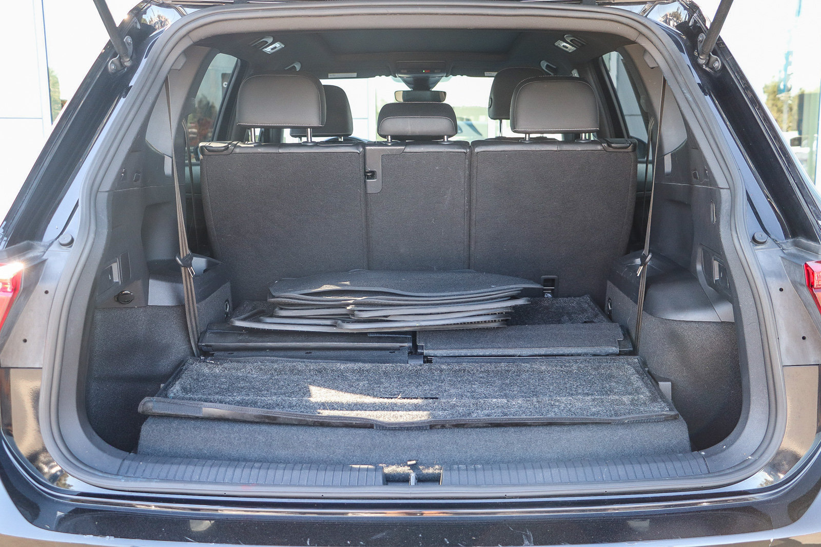 Used 2023 Volkswagen Tiguan SE R-Line FWD image 27