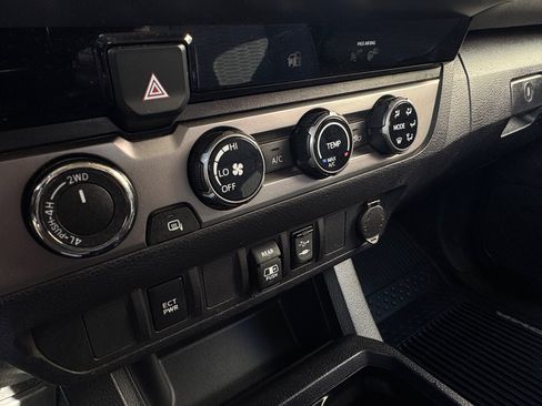 Used 2018 Toyota Tacoma SR5 image 19