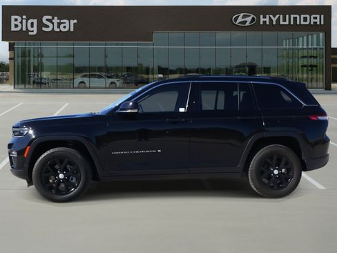 Used 2024 Jeep Grand Cherokee Limited image 2