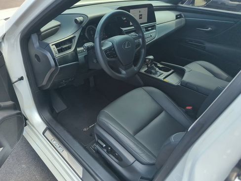 Used 2025 Lexus ES 350 w/ Premium Package FWD image 11