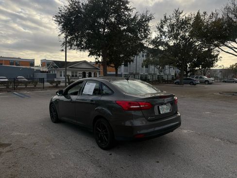 Used 2018 Ford Focus SE image 7
