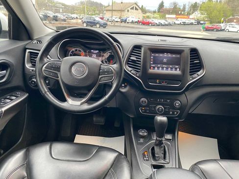 Used 2019 Jeep Cherokee Latitude Plus w/ Cold Weather Group AWD/4WD image 7