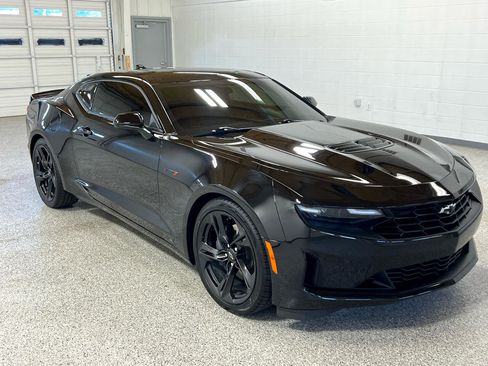 Used 2022 Chevrolet Camaro LT w/ Technology Package image 6