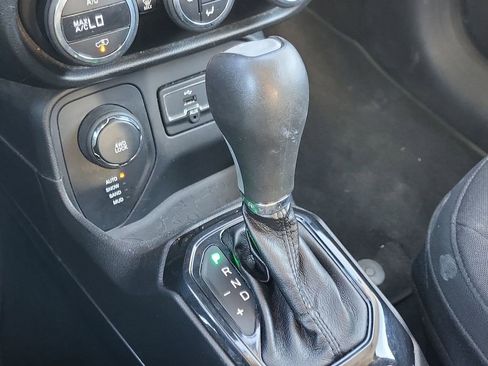 Used 2016 Jeep Renegade Latitude image 21