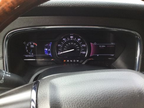 Used 2017 Lincoln Navigator Select image 17