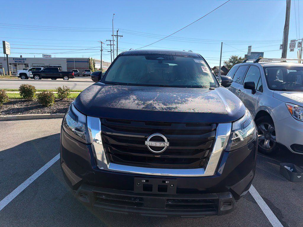 Used 2025 Nissan Pathfinder SV AWD/4WD image 17