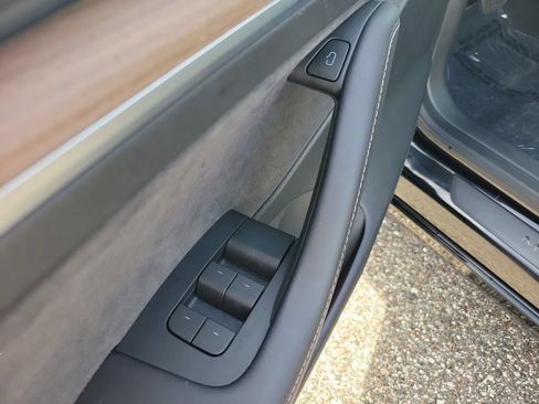 Used 2023 Tesla Model 3 Standard Range RWD image 13