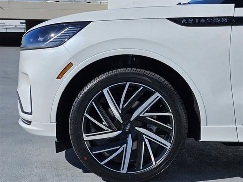 New 2025 Lincoln Aviator Black Label w/ Black Label Special Edition image 9