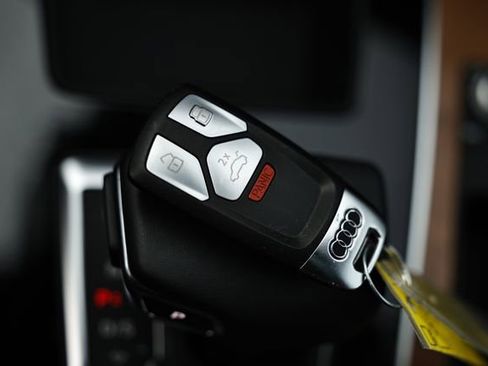 Used 2023 Audi Q5 e Premium Plus image 40