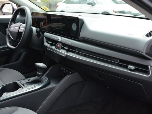 Used 2025 Kia K4 FWD image 20