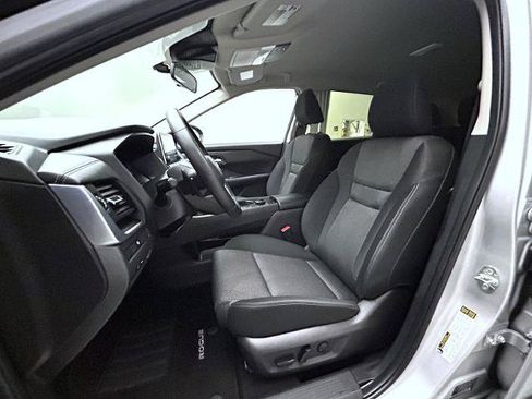 Certified 2025 Nissan Rogue SV AWD/4WD image 10