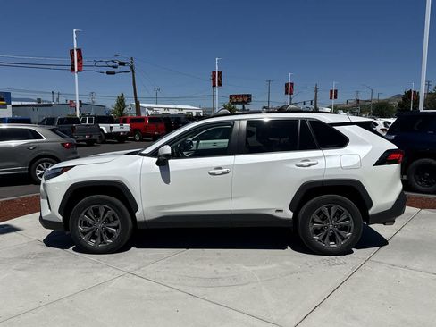 Used 2022 Toyota RAV4 XLE Premium AWD/4WD image 2