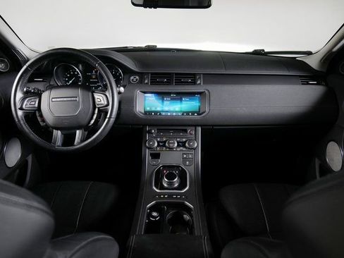 Used 2019 Land Rover Range Rover Evoque SE Premium image 4