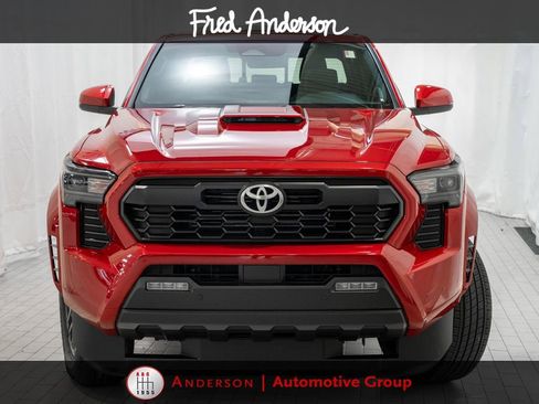 Used 2024 Toyota Tacoma TRD Sport AWD/4WD image 2