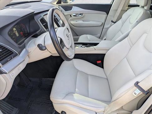 Used 2022 Volvo XC90 T5 Momentum w/ Climate Package image 11