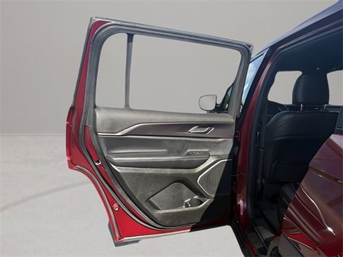 Used 2021 Jeep Grand Cherokee L Laredo image 26