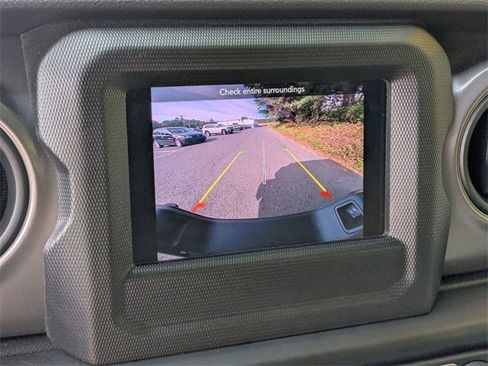 Certified 2022 Jeep Gladiator Willys image 18