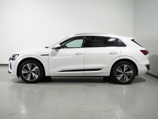 Used 2024 Audi Q8 e-tron Premium Plus w/ Premium Plus Package AWD/4WD image 9