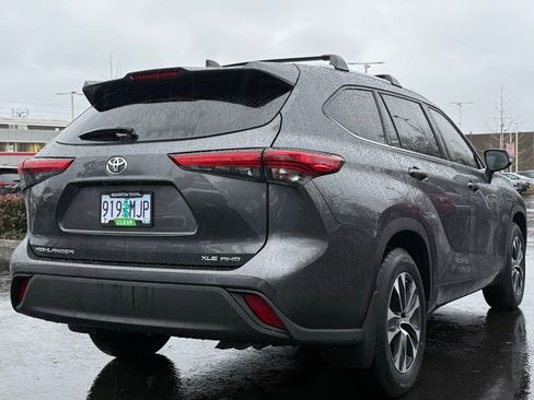 Used 2020 Toyota Highlander XLE image 5