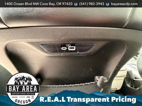 Used 2023 Chrysler Pacifica Limited FWD image 26