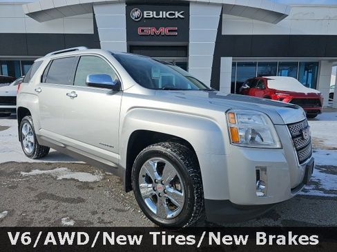 Used 2015 GMC Terrain SLT image 1