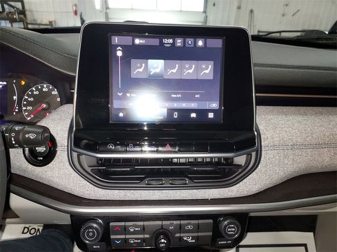 Used 2022 Jeep Compass Latitude image 24