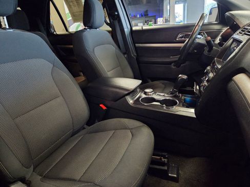 Used 2018 Ford Explorer XLT w/ Equipment Group 201A image 59