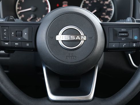 Used 2024 Nissan Rogue SV FWD image 17