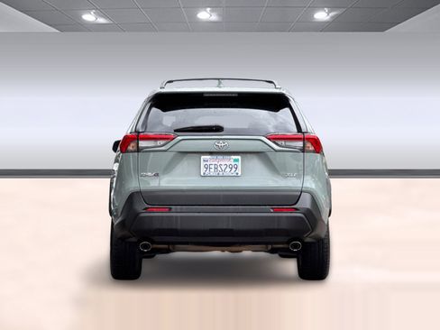 Used 2020 Toyota RAV4 XLE Premium w/ Carpet Mat Package FWD image 9
