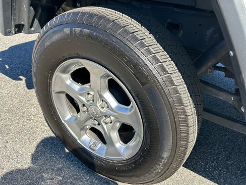 Used 2021 Jeep Gladiator Sport image 20