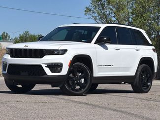 Used 2025 Jeep Grand Cherokee Limited w/ Black Appearance Package AWD/4WD video 1