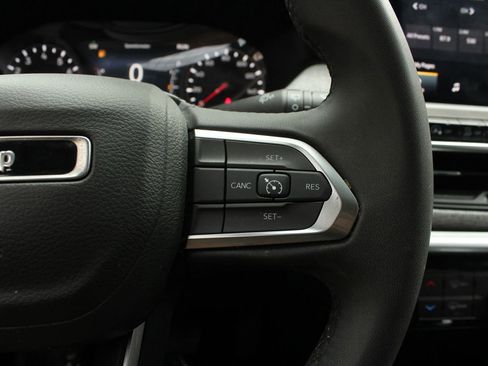 Used 2024 Jeep Compass Latitude AWD/4WD image 30