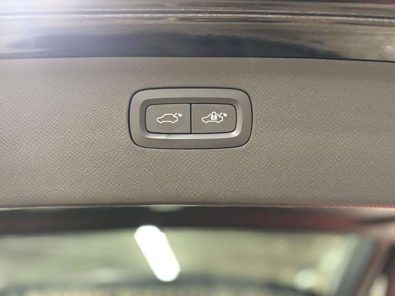 Used 2018 Volvo XC90 T5 Momentum w/ Convenience Package FWD image 6