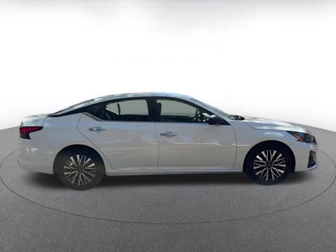 Used 2025 Nissan Altima 2.5 SV image 16