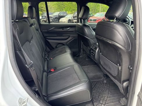 Used 2024 Jeep Grand Cherokee Altitude image 13