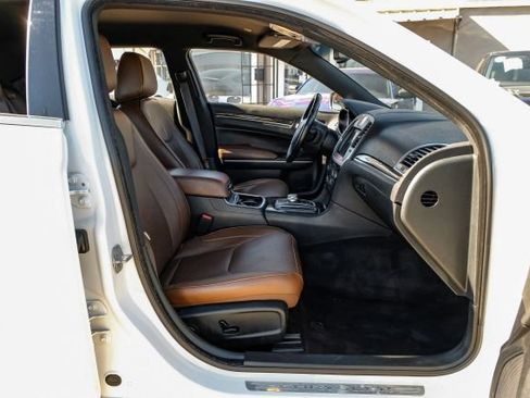 Used 2019 Chrysler 300 Limited image 40
