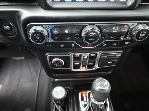 Used 2019 Jeep Wrangler Unlimited Sahara AWD/4WD image 28