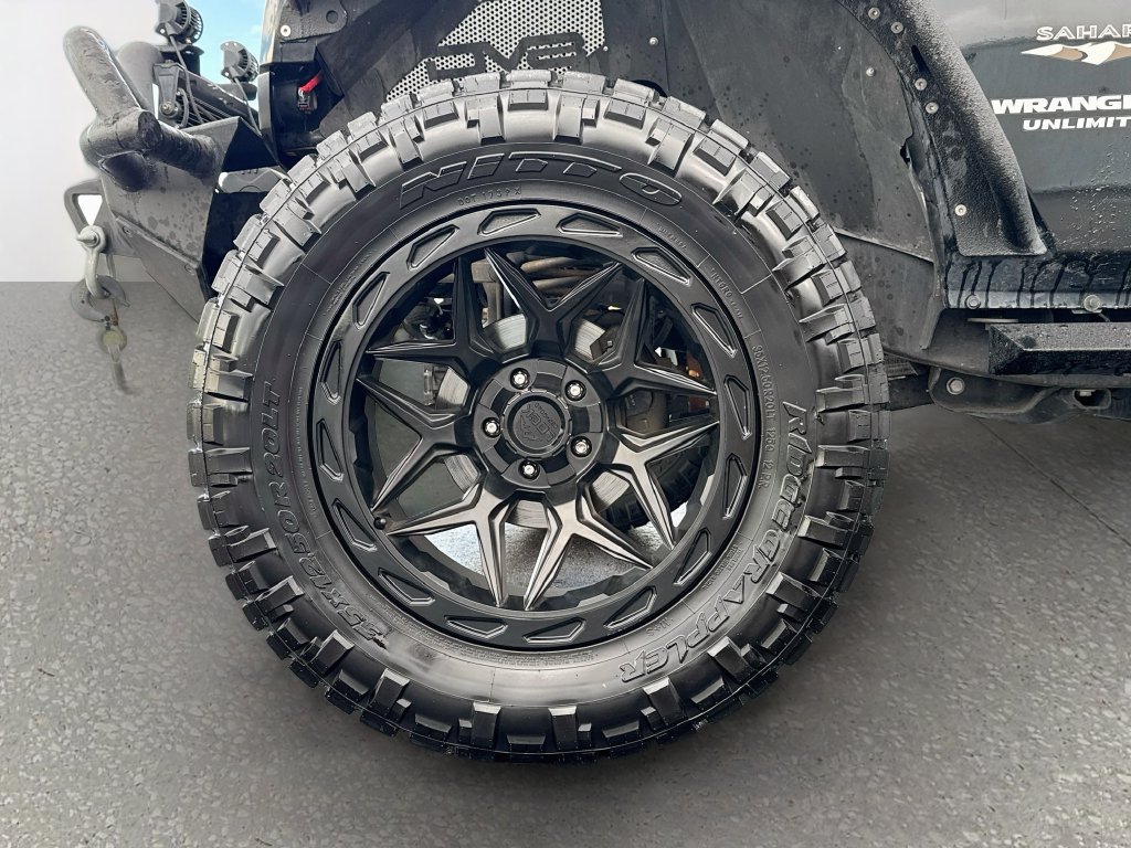 Used 2017 Jeep Wrangler Unlimited Sahara w/ Connectivity Group AWD/4WD image 26