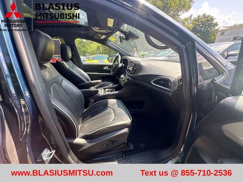 Used 2023 Chrysler Pacifica Limited w/ S Appearance Package FWD image 29