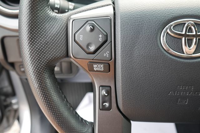 Used 2018 Toyota Tacoma TRD Off-Road w/ Technology Package AWD/4WD image 17