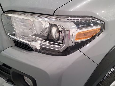 Used 2021 Toyota Tacoma TRD Off-Road image 7