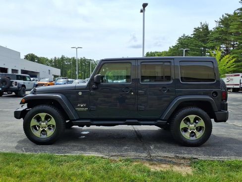 Used 2017 Jeep Wrangler Unlimited Sahara w/ Connectivity Group AWD/4WD image 6