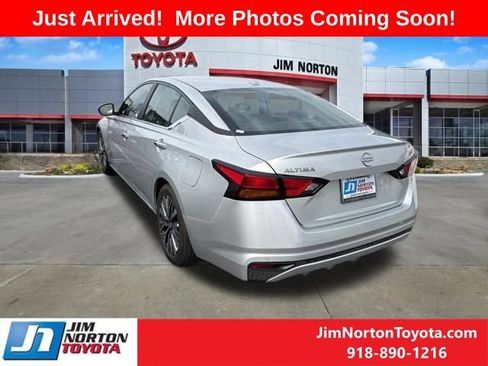 Used 2025 Nissan Altima 2.5 SV FWD image 3