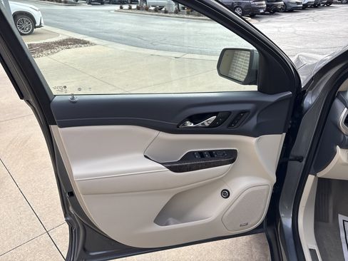 Used 2022 GMC Acadia Denali w/ Denali Ultimate Package image 14